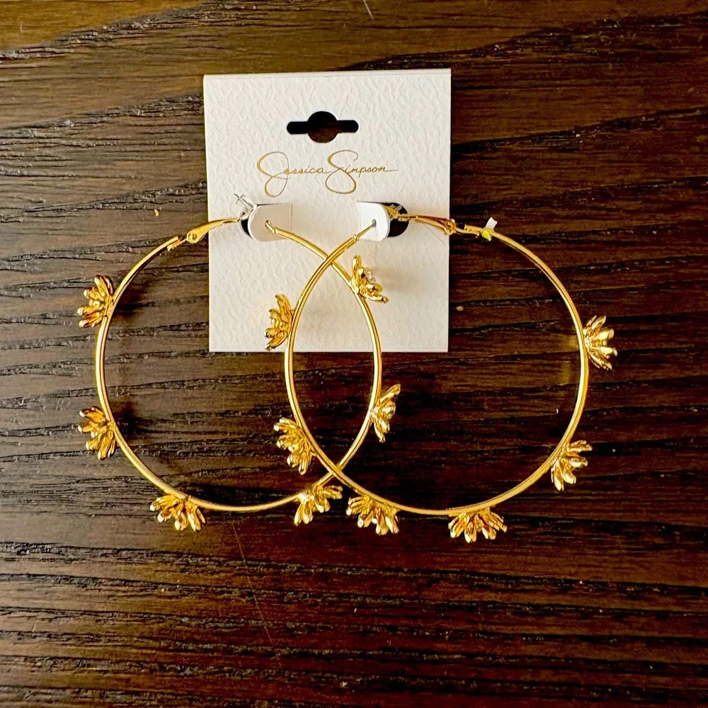NEW Jessica Simpson flower hoop earrings